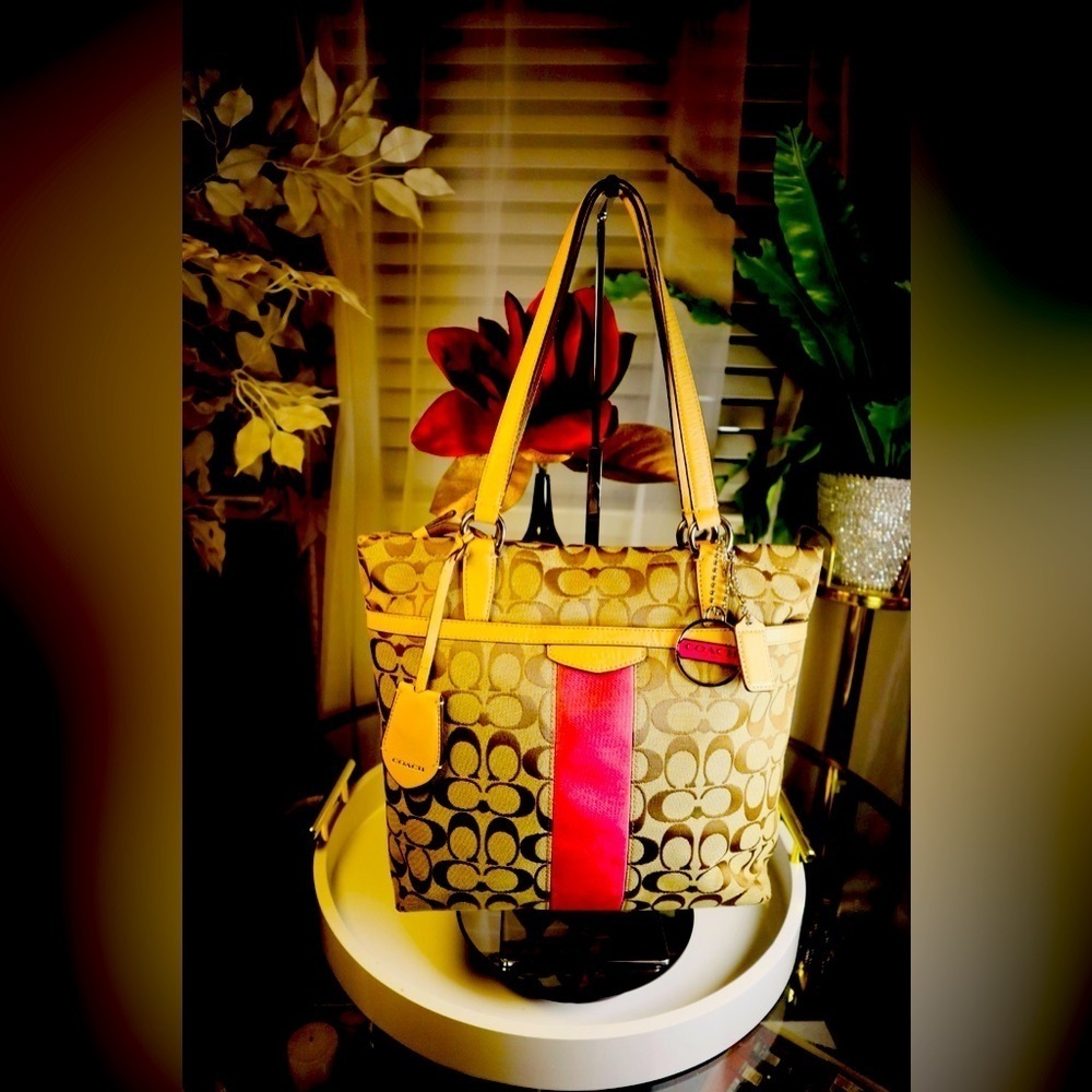 Coach Signature Stripe Medium Tote SV/Pink/Khaki.